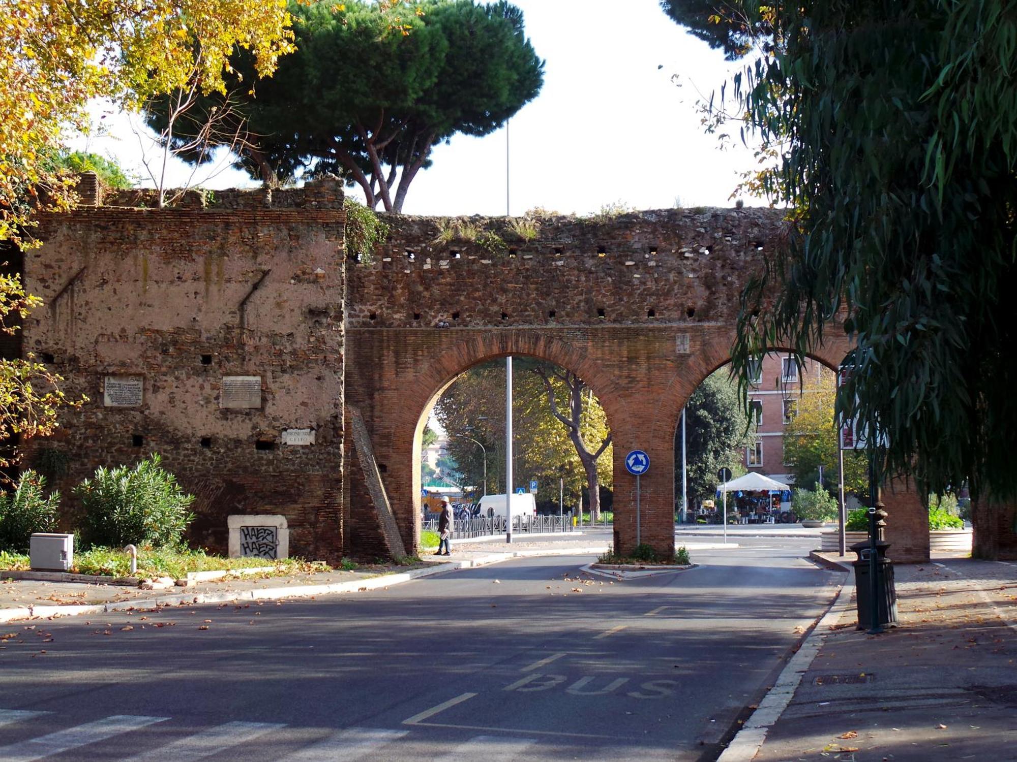 R&M Norico Porta Metronia, Rome